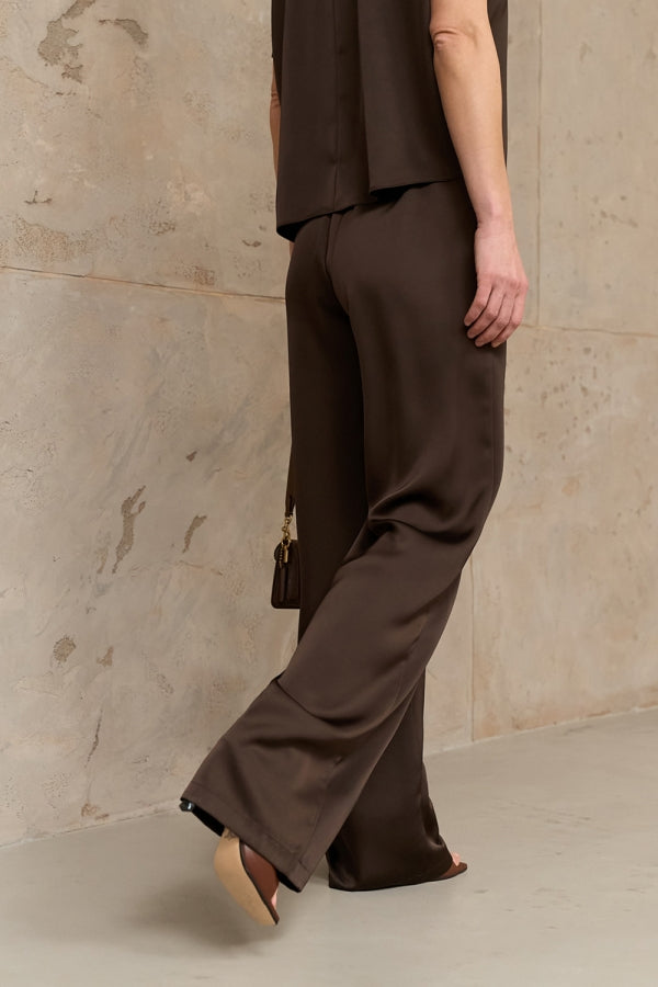 Gerade Hose aus seidig fliessendem Stoff