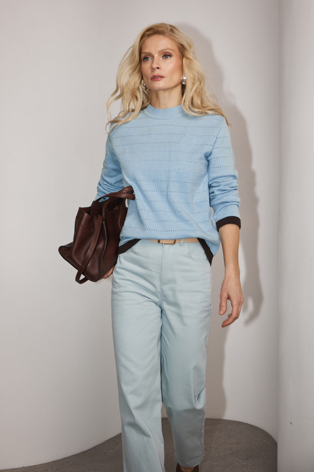 Strickpullover in Himmelblau-Schokolade