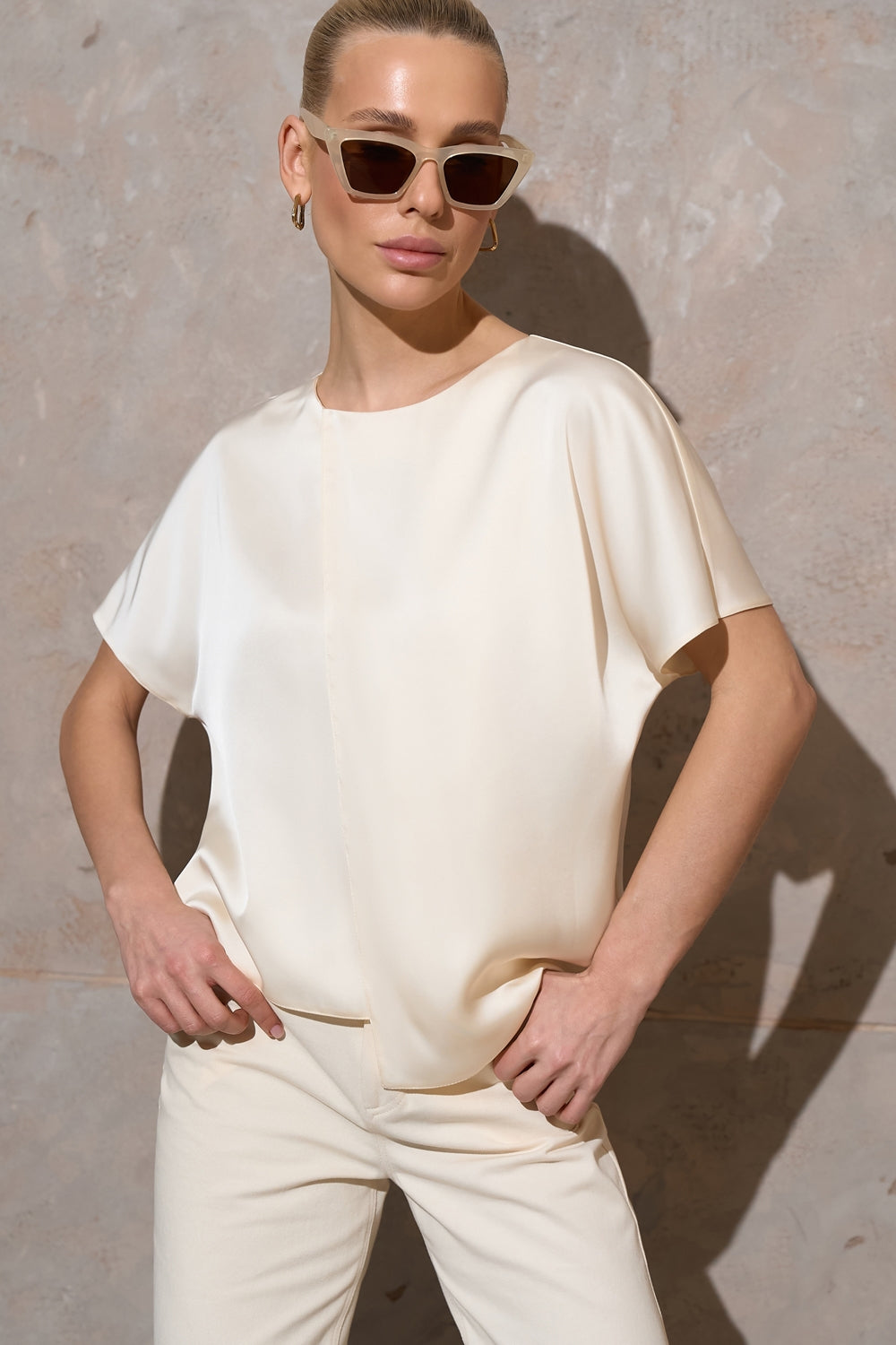 Asymmetrische Bluse, Creme